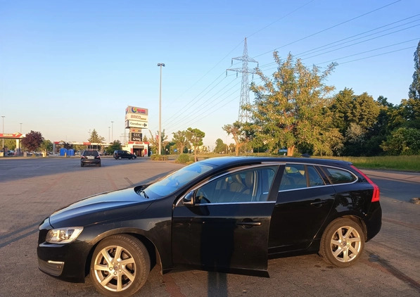 Volvo V60 cena 43900 przebieg: 248000, rok produkcji 2015 z Konin małe 67
